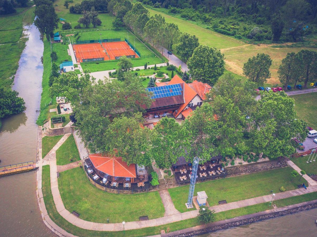 Hotel Dunav Ilok Exterior photo