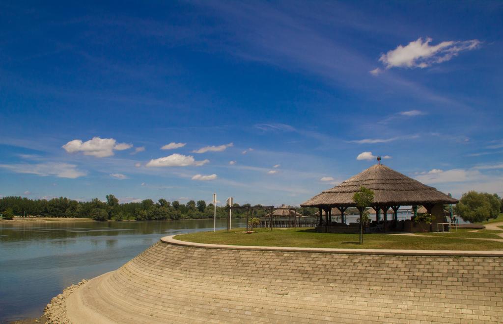 Hotel Dunav Ilok Exterior photo